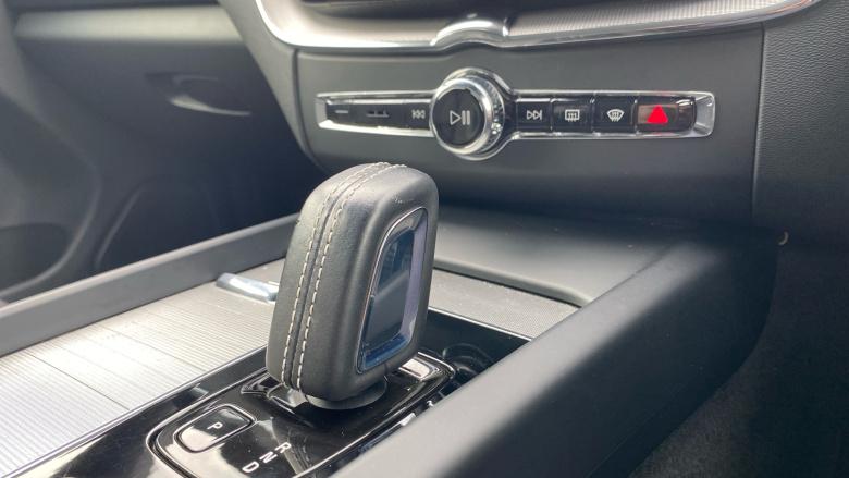 Volvo Xc60 2.0 B5P R DESIGN 5dr AWD Geartronic Petrol Estate